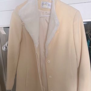 Bundle up with this lovely coat. 🧥